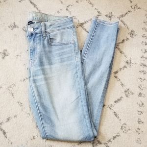 American Eagle light wash skinny jeans